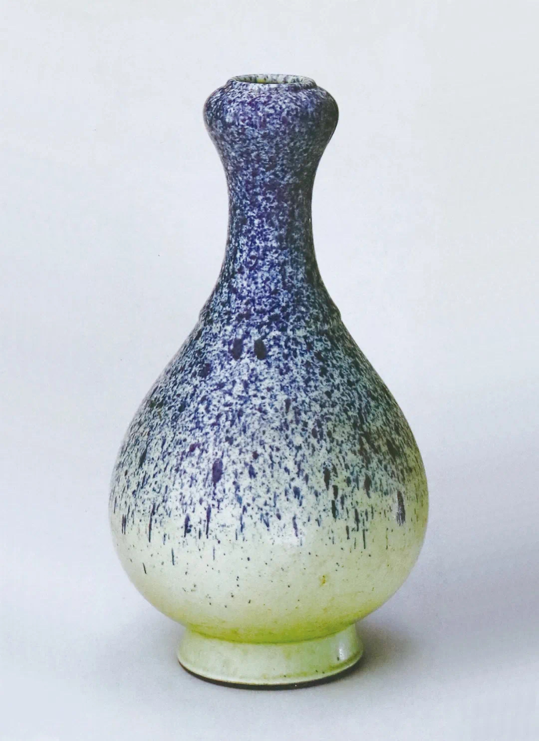 清雍正 仿汝天青釉弦纹蒜头瓶