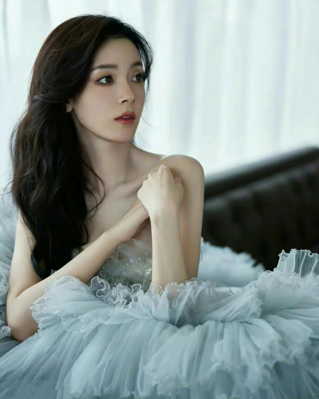 陈瑶# 一袭蓝色抹胸纱裙,清纯甜美的容颜,窈窕曼妙的身姿,白皙水嫩的