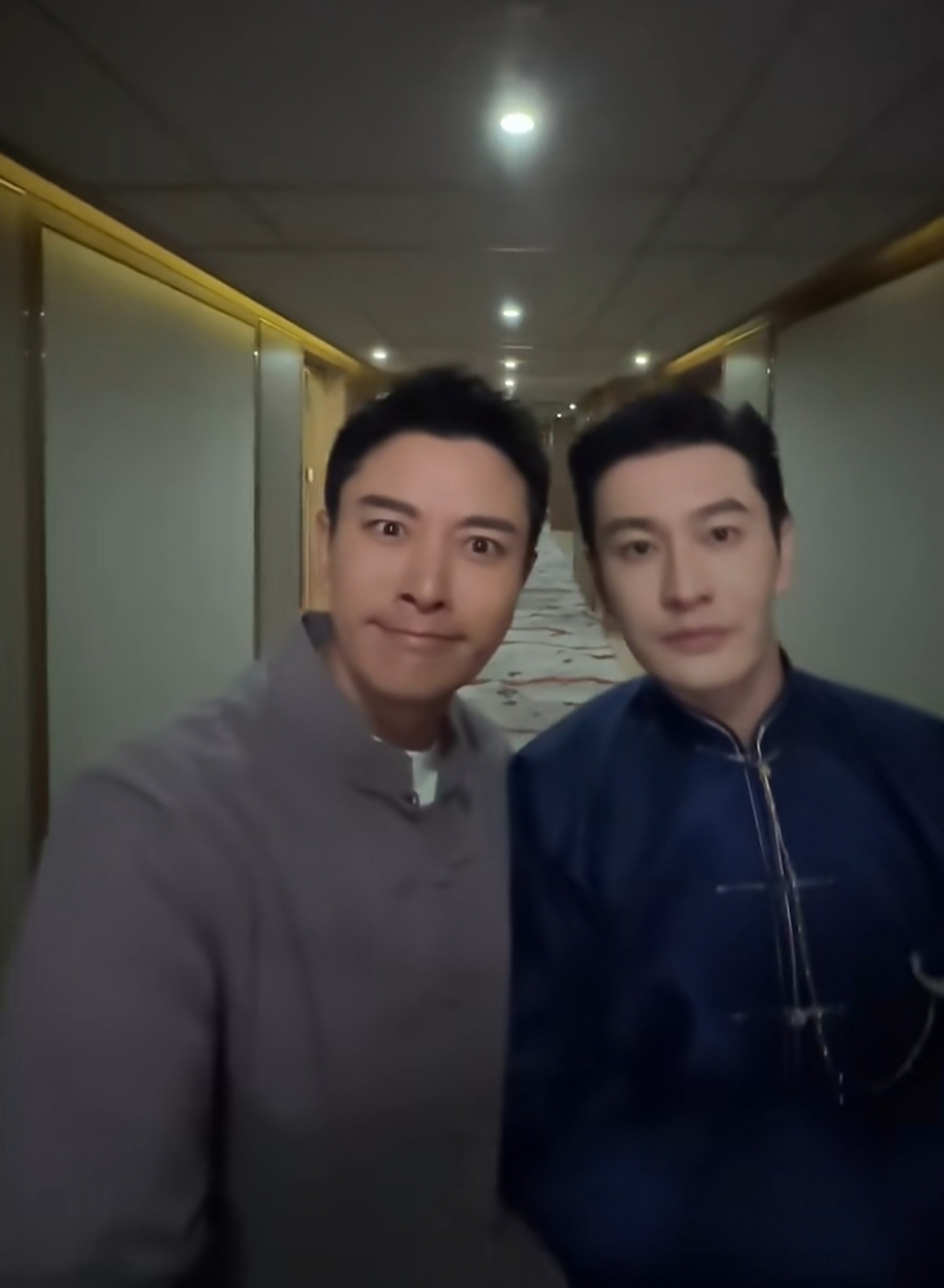 许多年以前就觉得贾乃亮和黄晓明很像,终于同框了,我最喜欢的两大帅哥