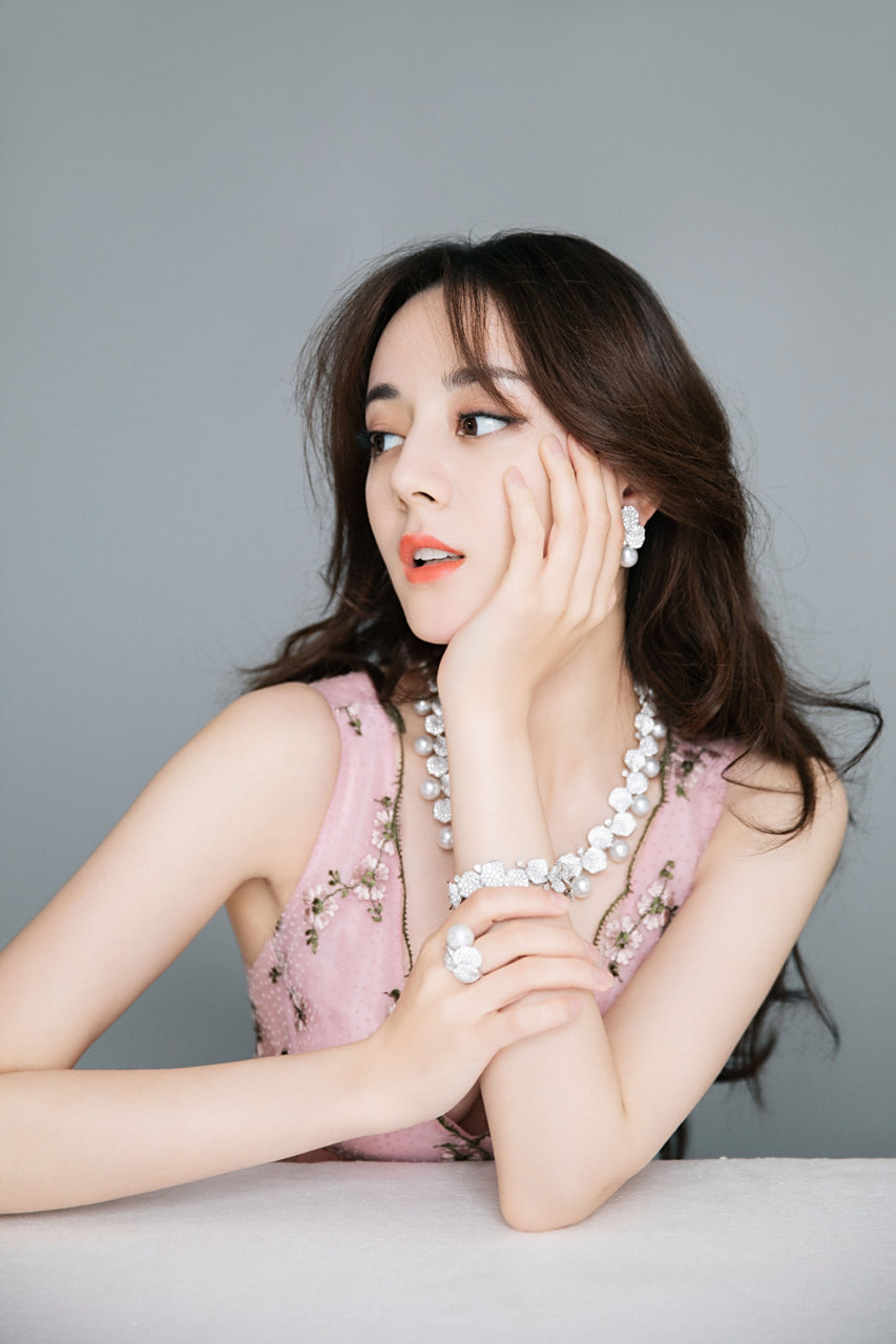 柳眉杏眼,顾盼生姿!#性感美女# #唯美# #明星