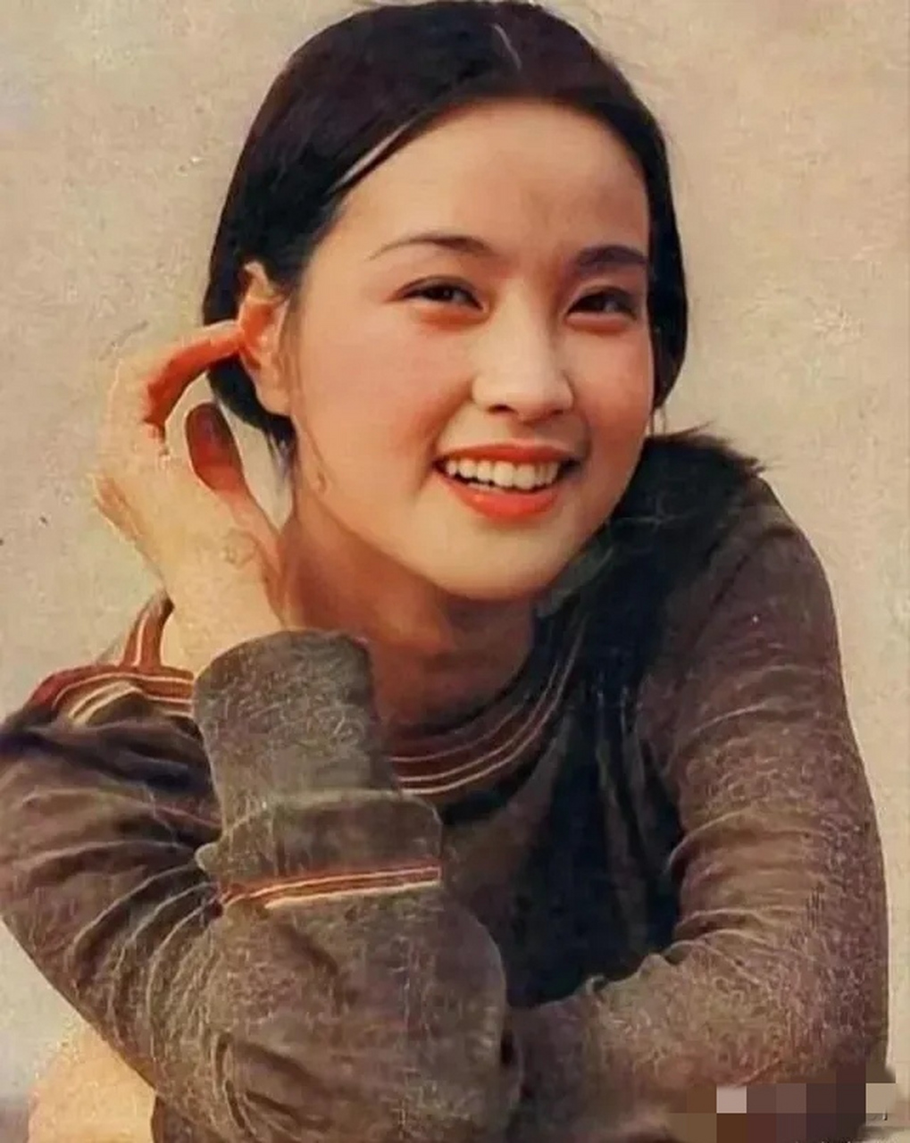 刘晓庆年轻时笑容甜美图片