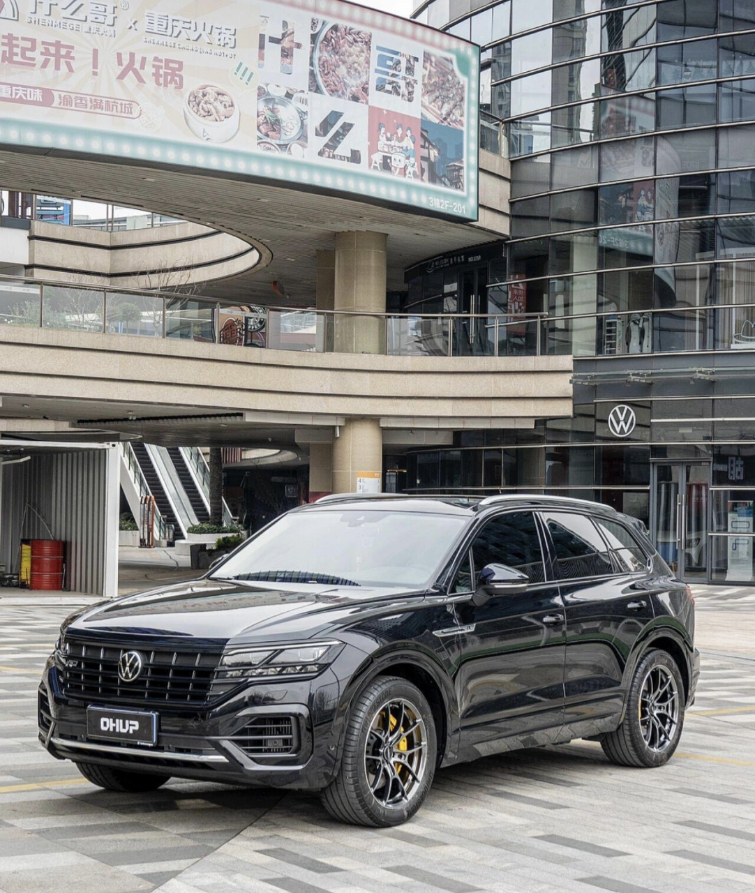 大众途锐黑武士,沉稳,从容,v6的肌肉型大众 搭配rays g025 日本锻造