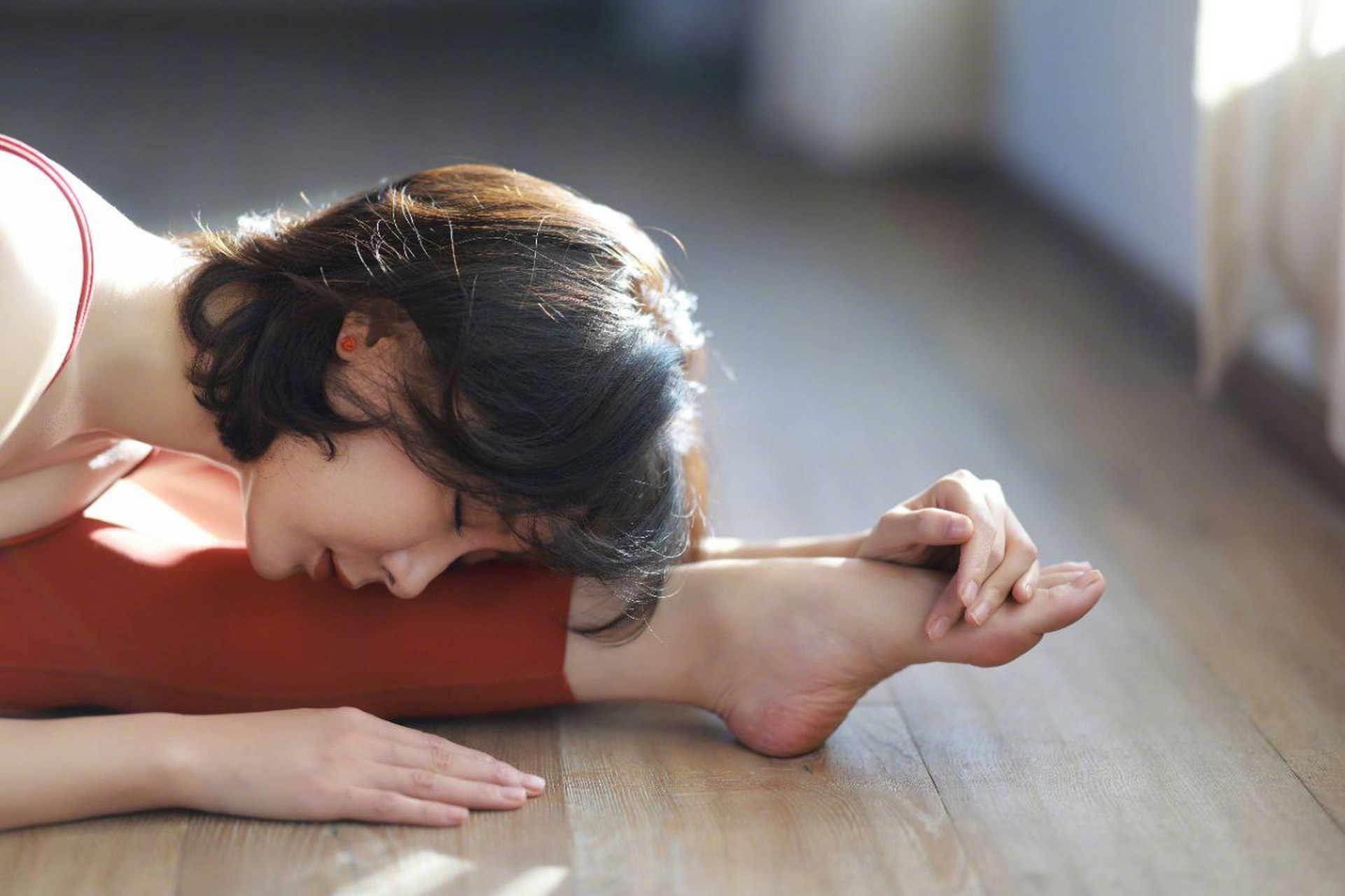 陈数瑜伽练习照,才发现#陈数这么美,身材也好.