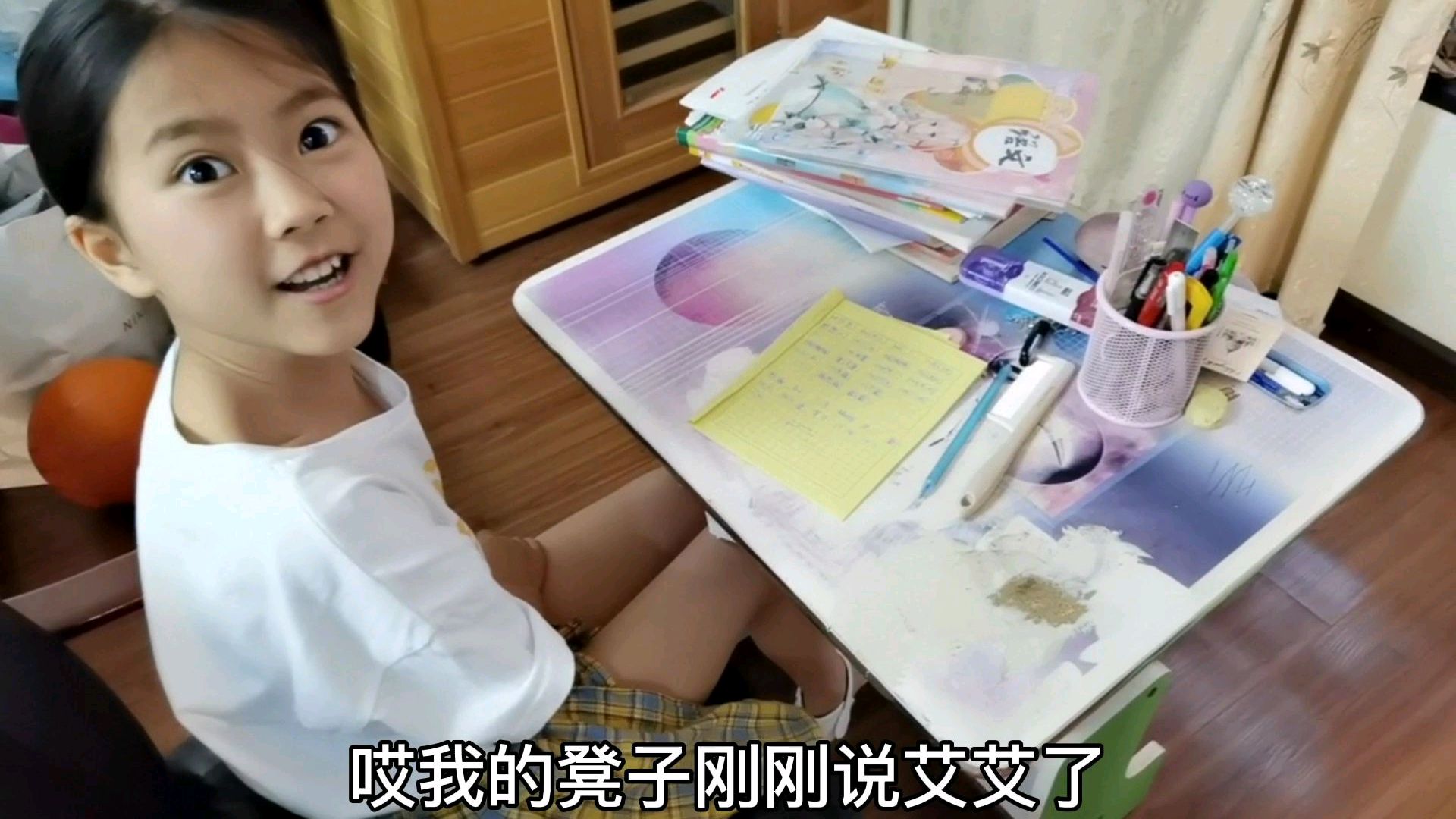 小艾做听写作业,妈妈点了蜜汁烤全鸡,鸡米花,鸡块,鸡肉卷