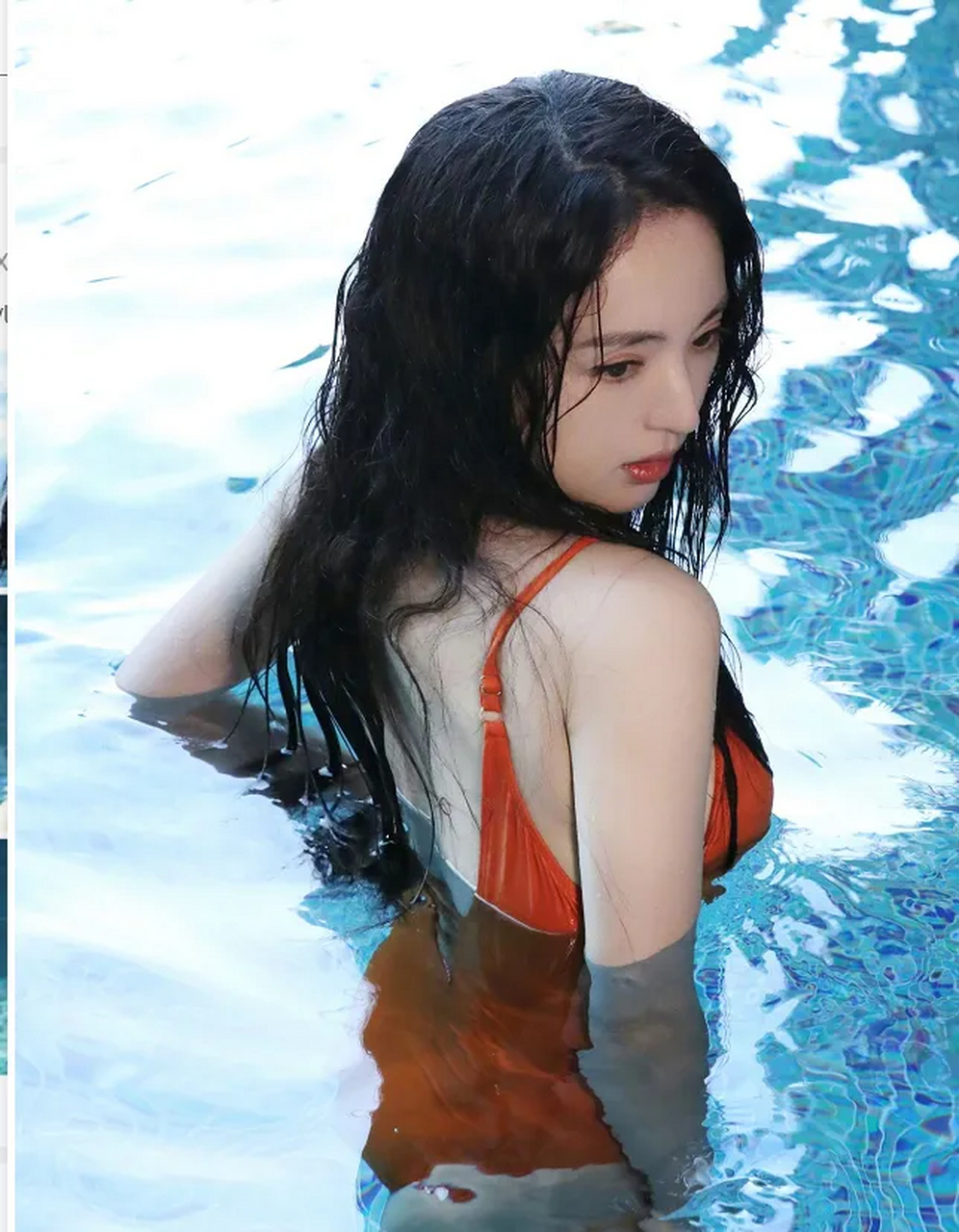 泳池中的女神董璇,你心动了?