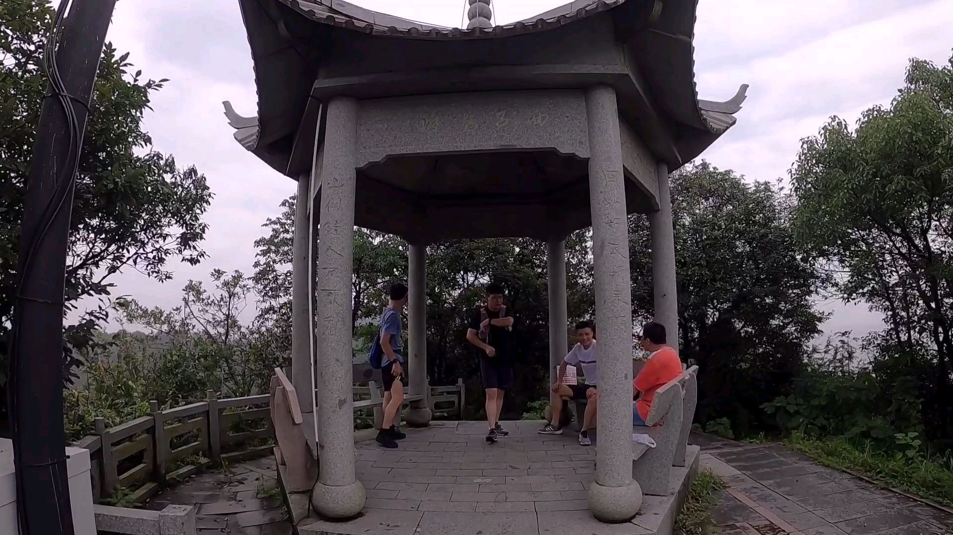 老男孩约爬美女山,做将军观浙大,野餐垃圾打包走,支持环保