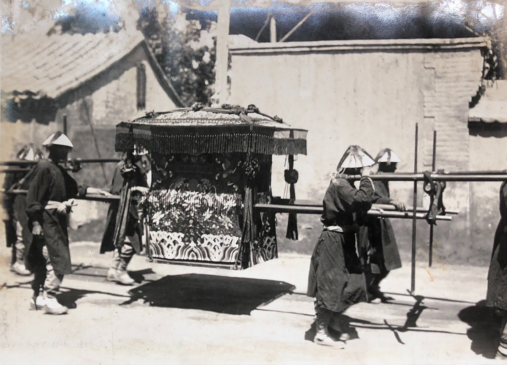 清末民初国老照片～北京婚礼用的轿子