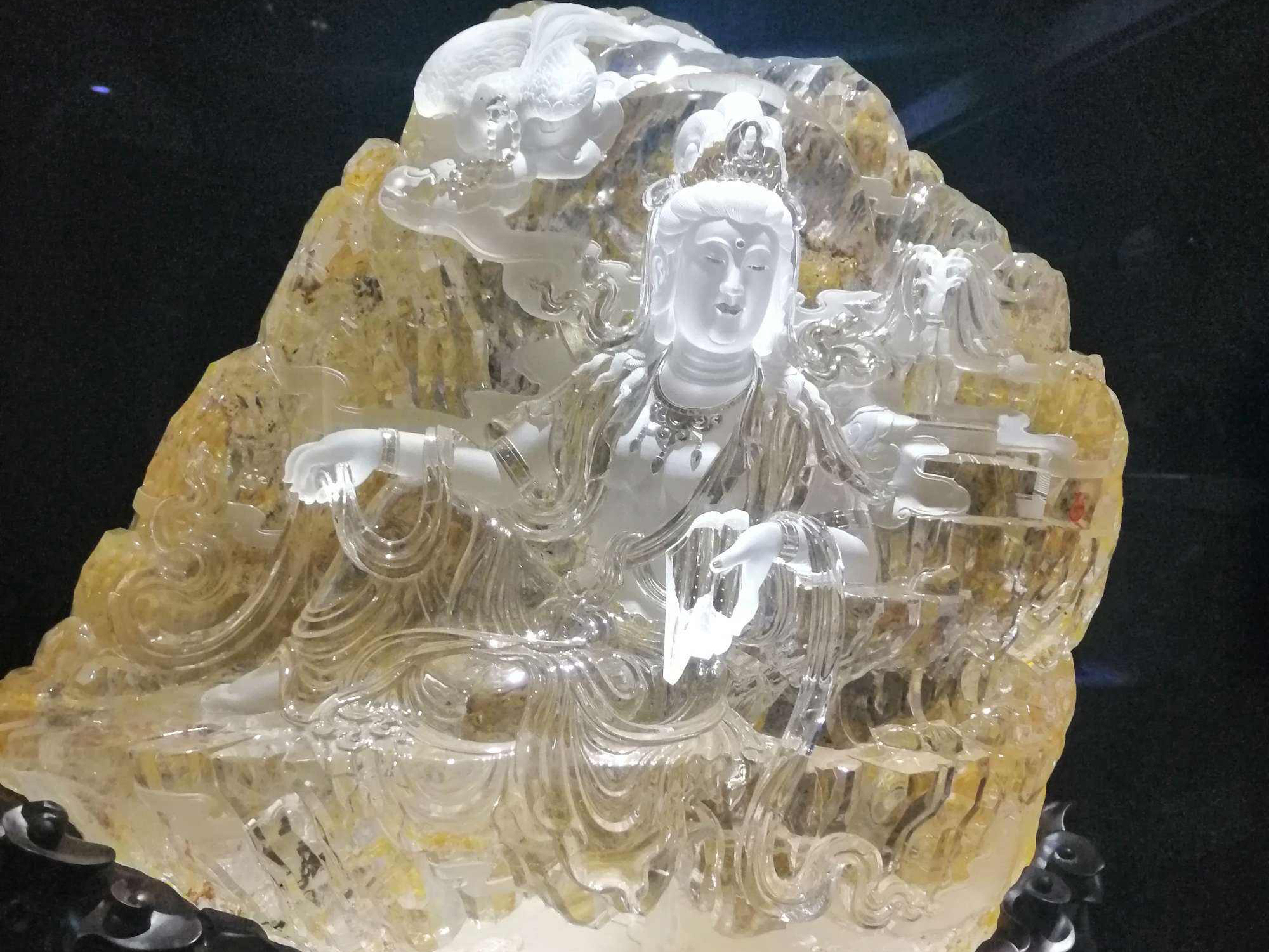 江苏一座冷门的小城,年产水晶30万吨,有"中国水晶之都"之美誉
