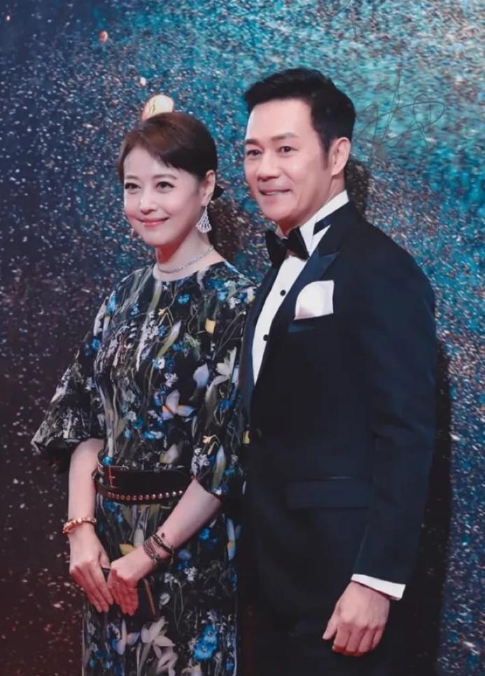 周海媚张兆辉走红毯!他极度自律帅像从前,周海媚发福身材显老