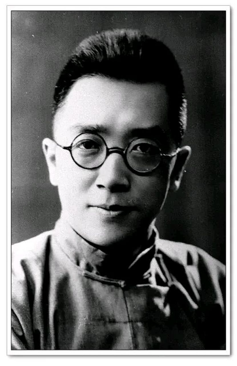 胡适和郭沫若的区别 如果能帮助当时贫穷的中国,不要说写诗拍斯大林的