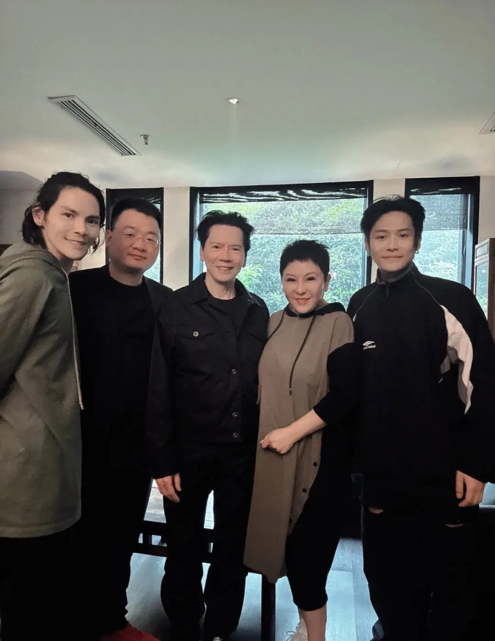 大网红疯狂小杨哥拜访向华强一家.