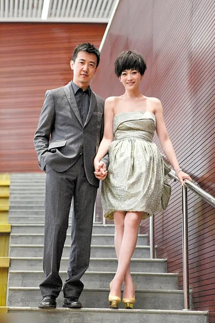 2010年,李小冉被前男友用艾滋针头抵住喉咙吓得她哭泣求饶,他放过了