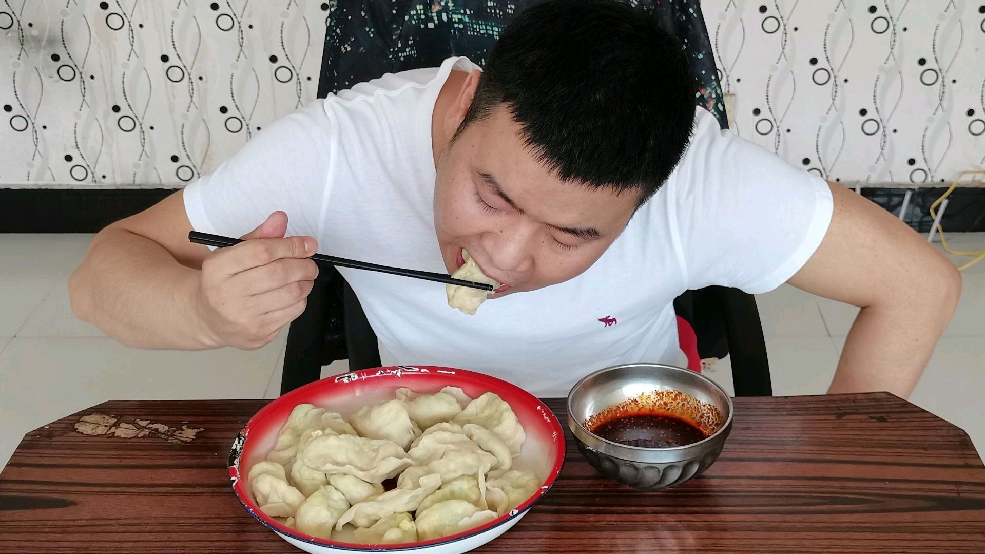 韭黄鸡蛋饺子,这样调才香!整了一大盘,一口一个吃得太过瘾了!