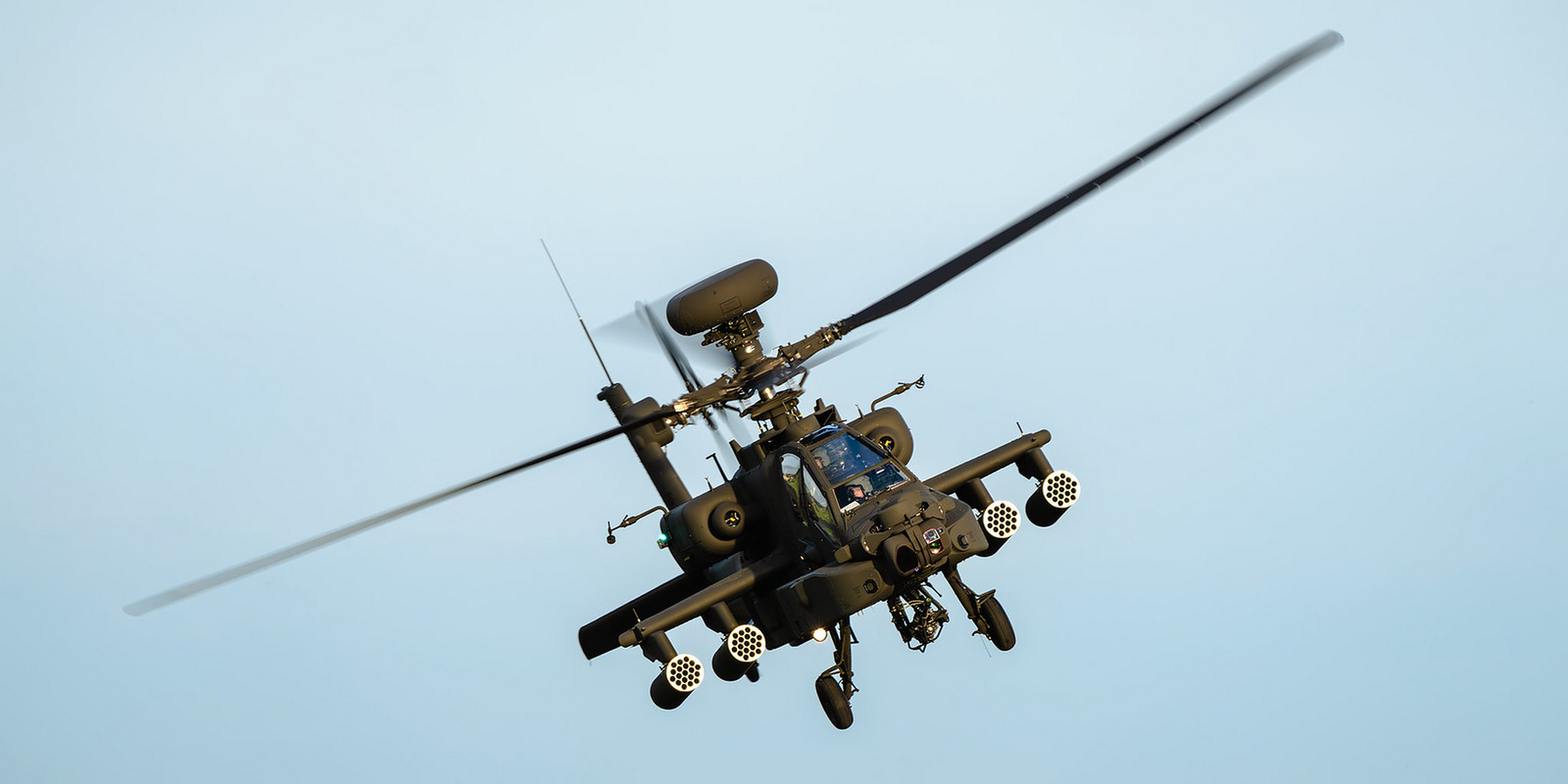 九架波音ah-64e阿帕奇出动