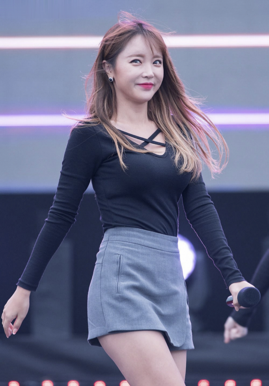 洪真英  黑色鱼嘴鞋美腿玉足合集