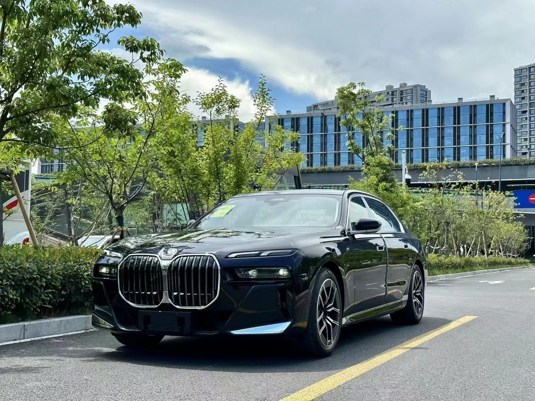 2023款宝马7系二手车市面上也多起来了,昨天看了下微信朋友圈,居然一