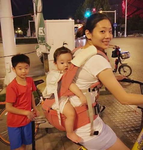 杨威老婆王云分享双胞胎女儿日常,女儿们颜值在线,看娃场面温馨