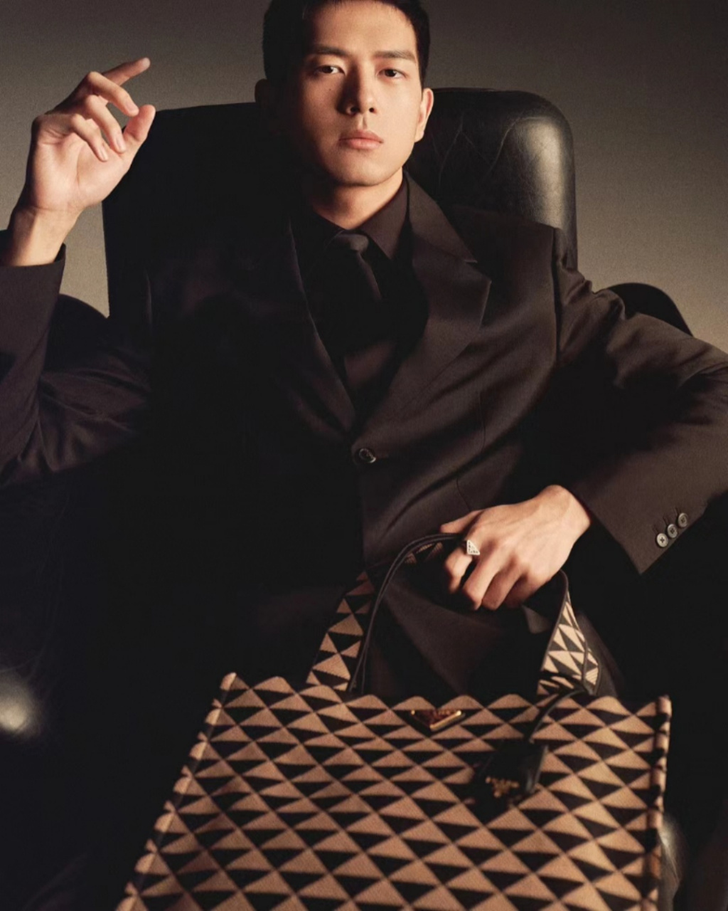 李现成为 prada普拉达  代言人