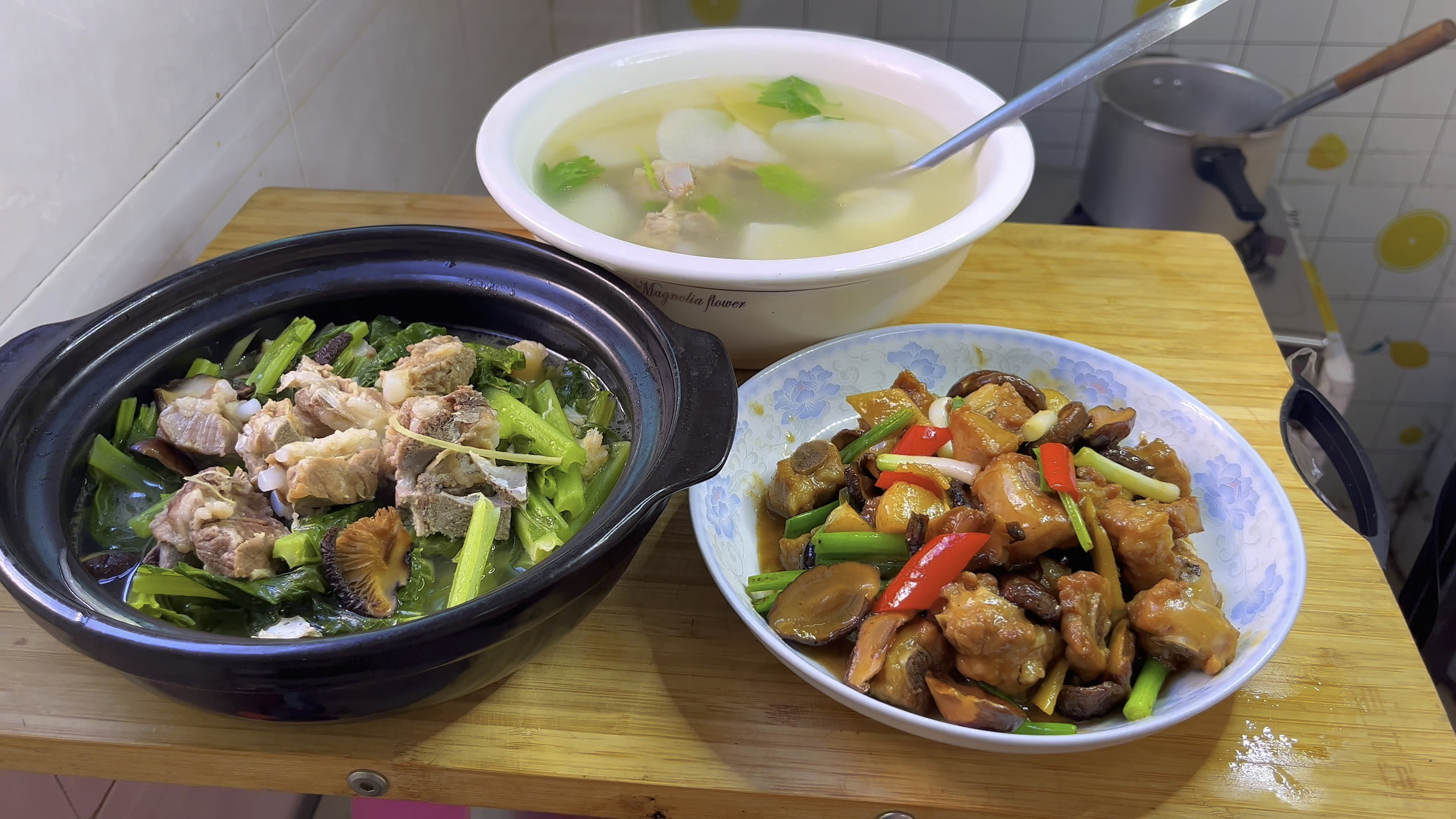 五十多买2条排骨做:排骨萝卜汤,春菜排骨煲,炒排骨