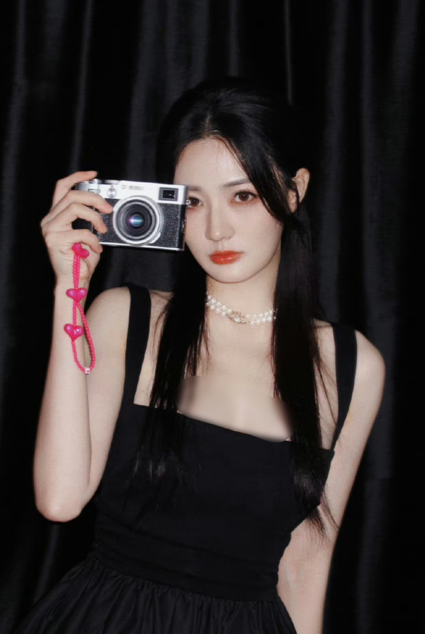 徐璐分享生活照,在家还那么精致,黑色裙子加浓妆有种叛逆千金大小姐的