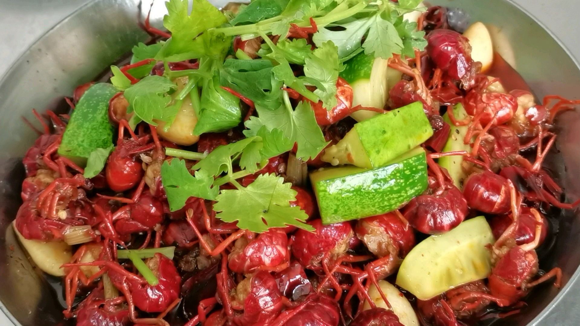 家常虾球最好吃的做法,滑嫩鲜香又解馋还过瘾,清洗虾球有技巧