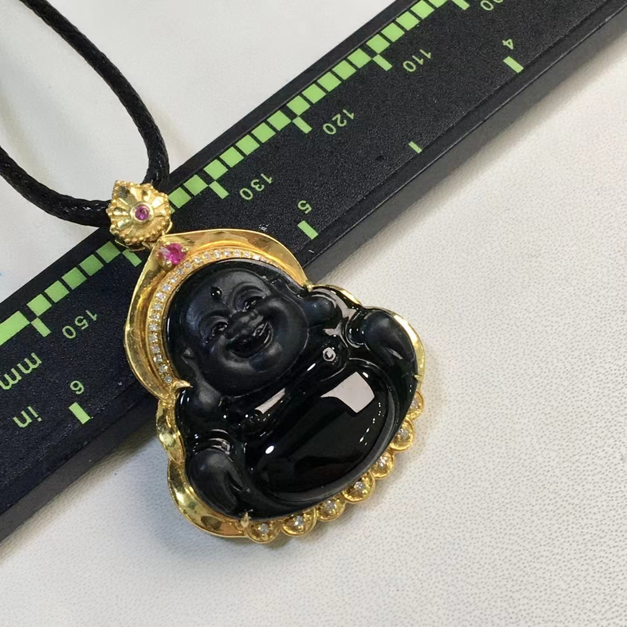 墨翠弥勒佛挂件,经典女士挂件,18k金镶嵌,用金厚实款式时尚大方,裸石