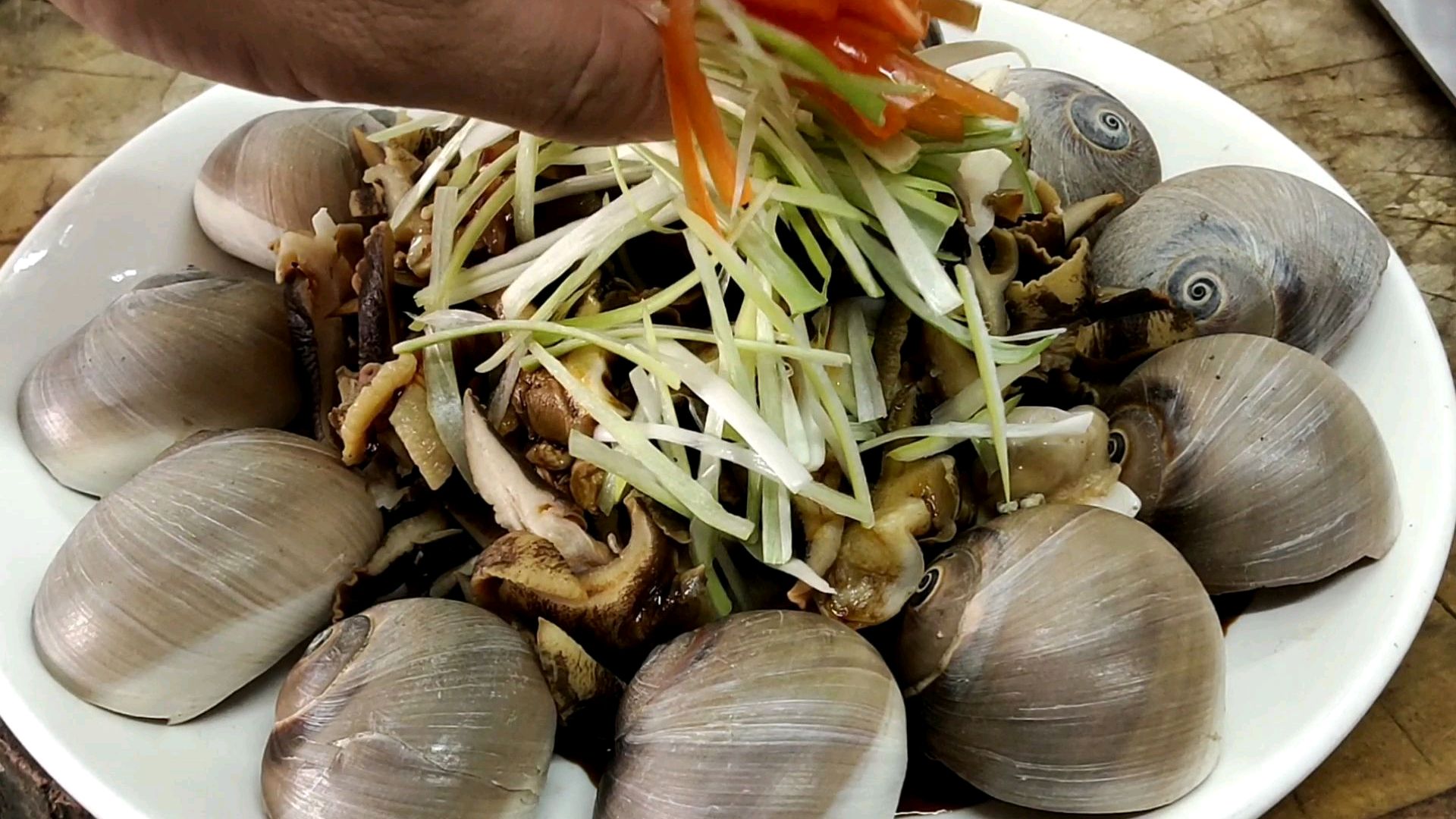 海鲜这样做超级好吃,摆盘都高大尚,做法简单