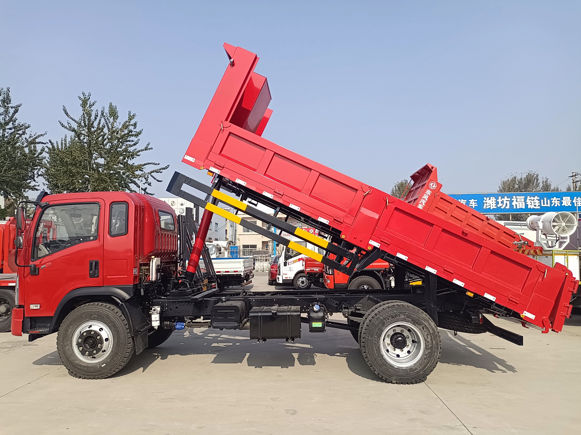 新款东风福瑞卡5米25平板自卸车,翻斗车,工程自卸车