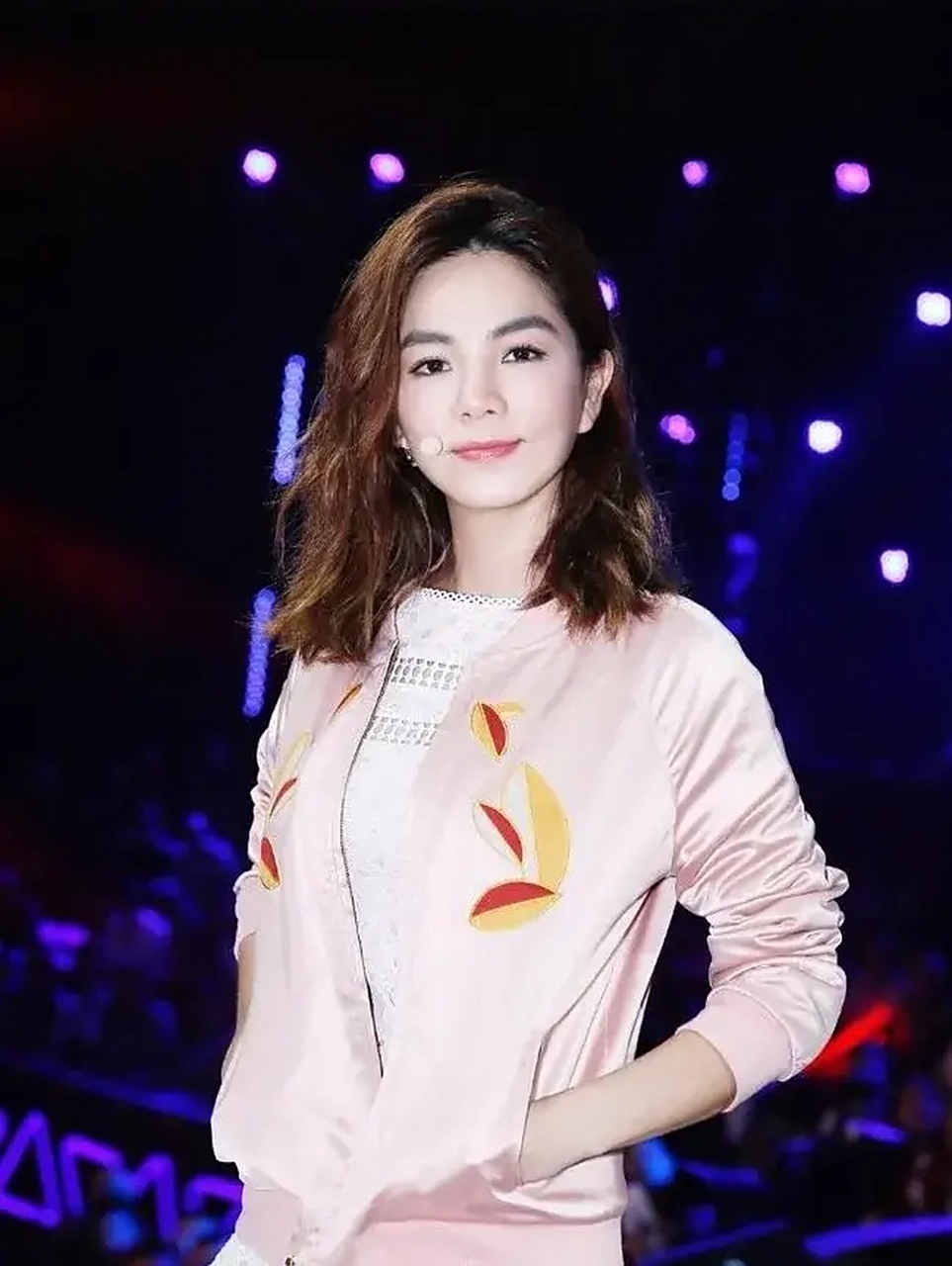 ella被性侵了 是的,就是那个很火的she组合里的ella  因为有同行姐妹