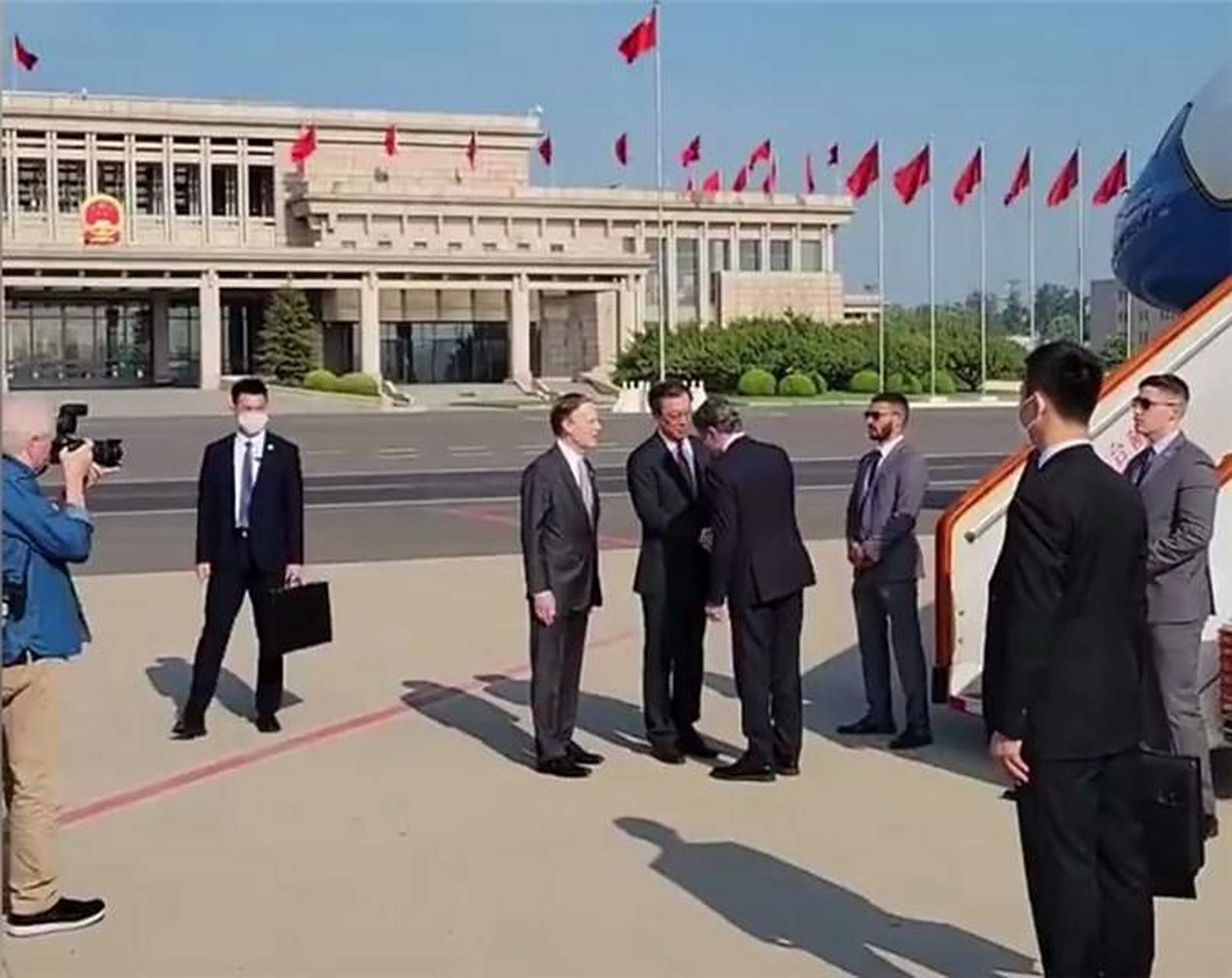 美方毫无诚意,布林肯访华首日,拜登就签署tiktok遭强制剥离法案