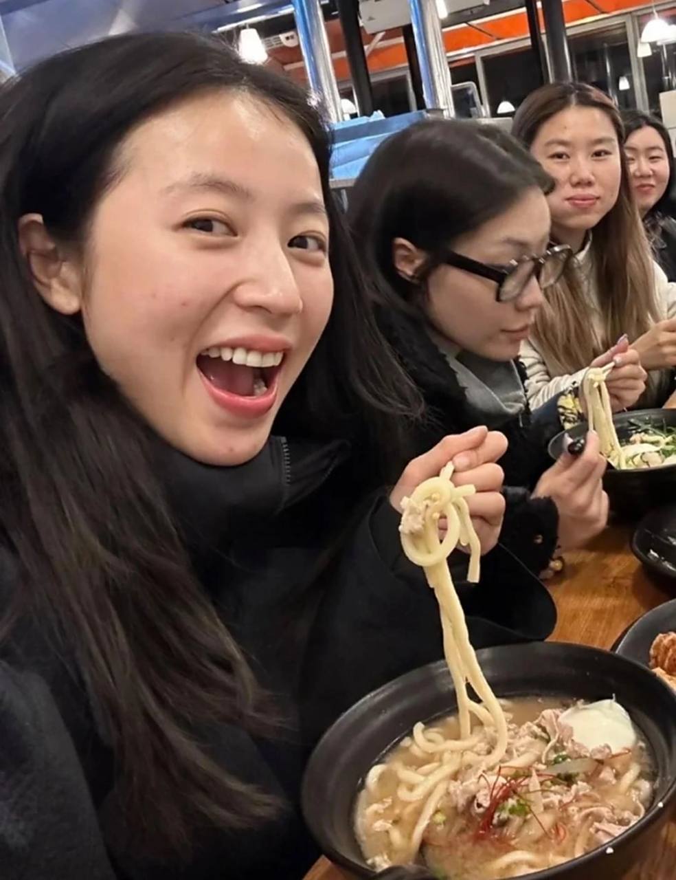 纯素颜,好美好可爱的周雨彤[嘻嘻][嘻嘻]