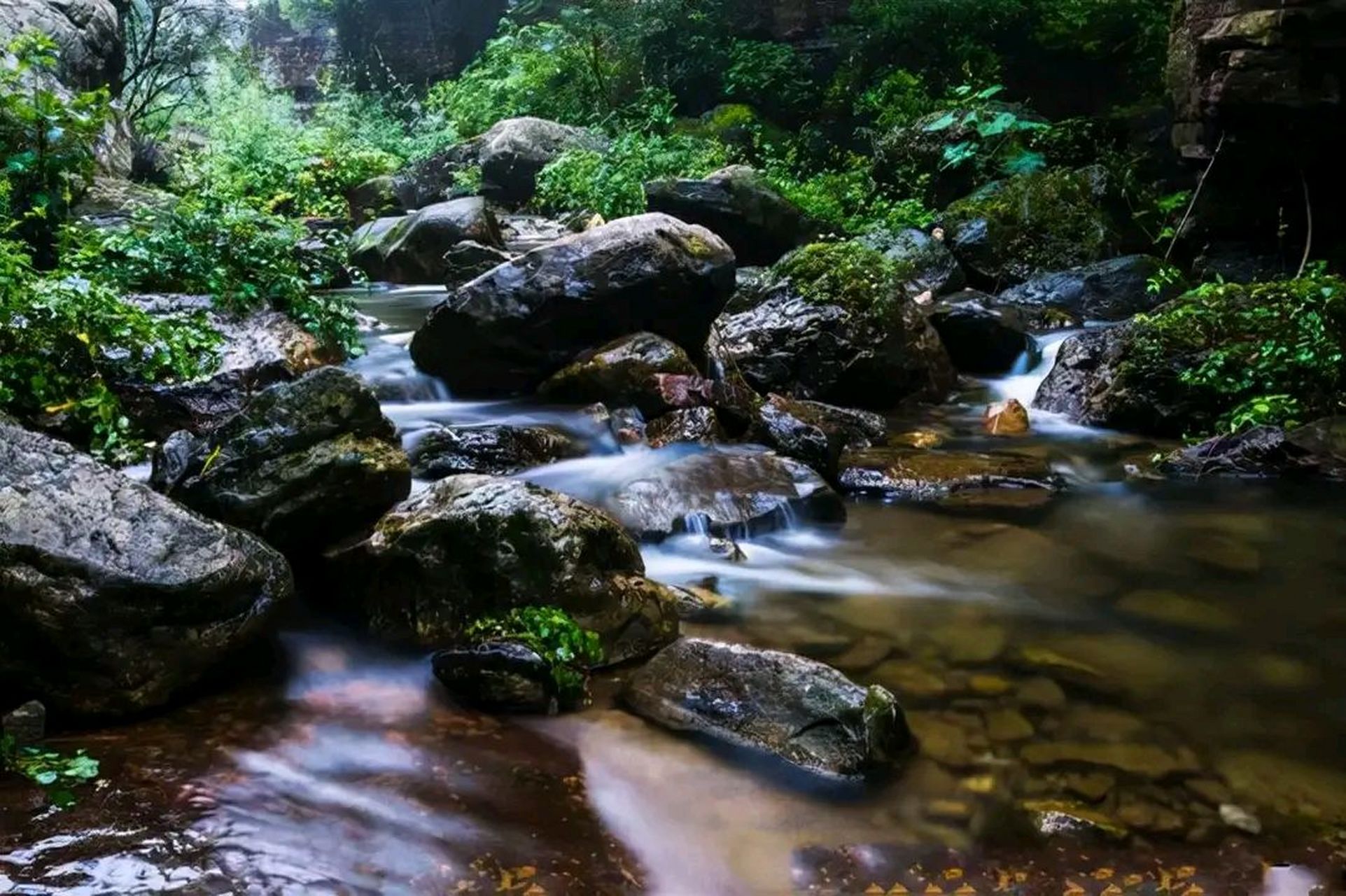 林州千瀑沟瀑布群:风光原始,瀑布遍布,千瀑汇流千瀑沟瀑布群位于河南