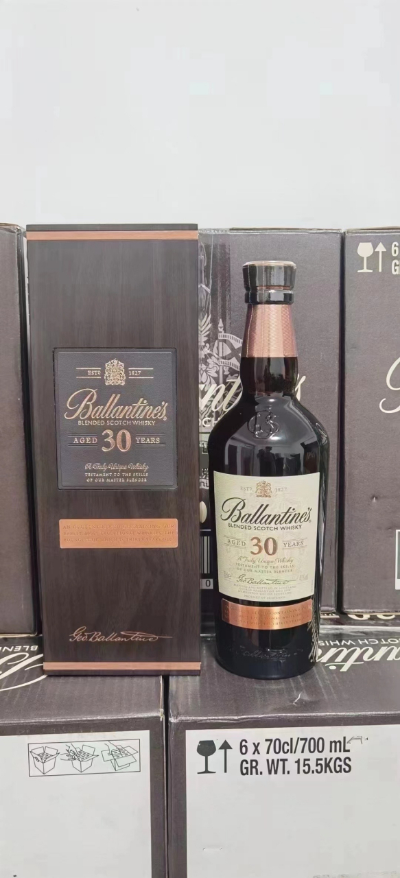 百龄坛30年威士忌是一款苏格兰调和威士忌,是百龄坛系列中年份久远