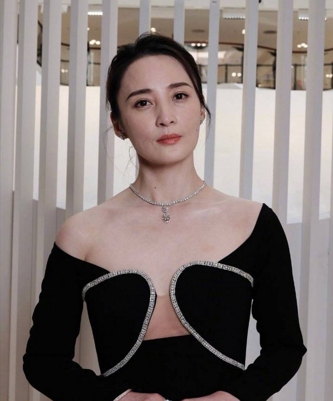 蒋勤勤未修生图,47岁的蒋勤勤越活越年轻了,从皮肤,面部紧致度,身材