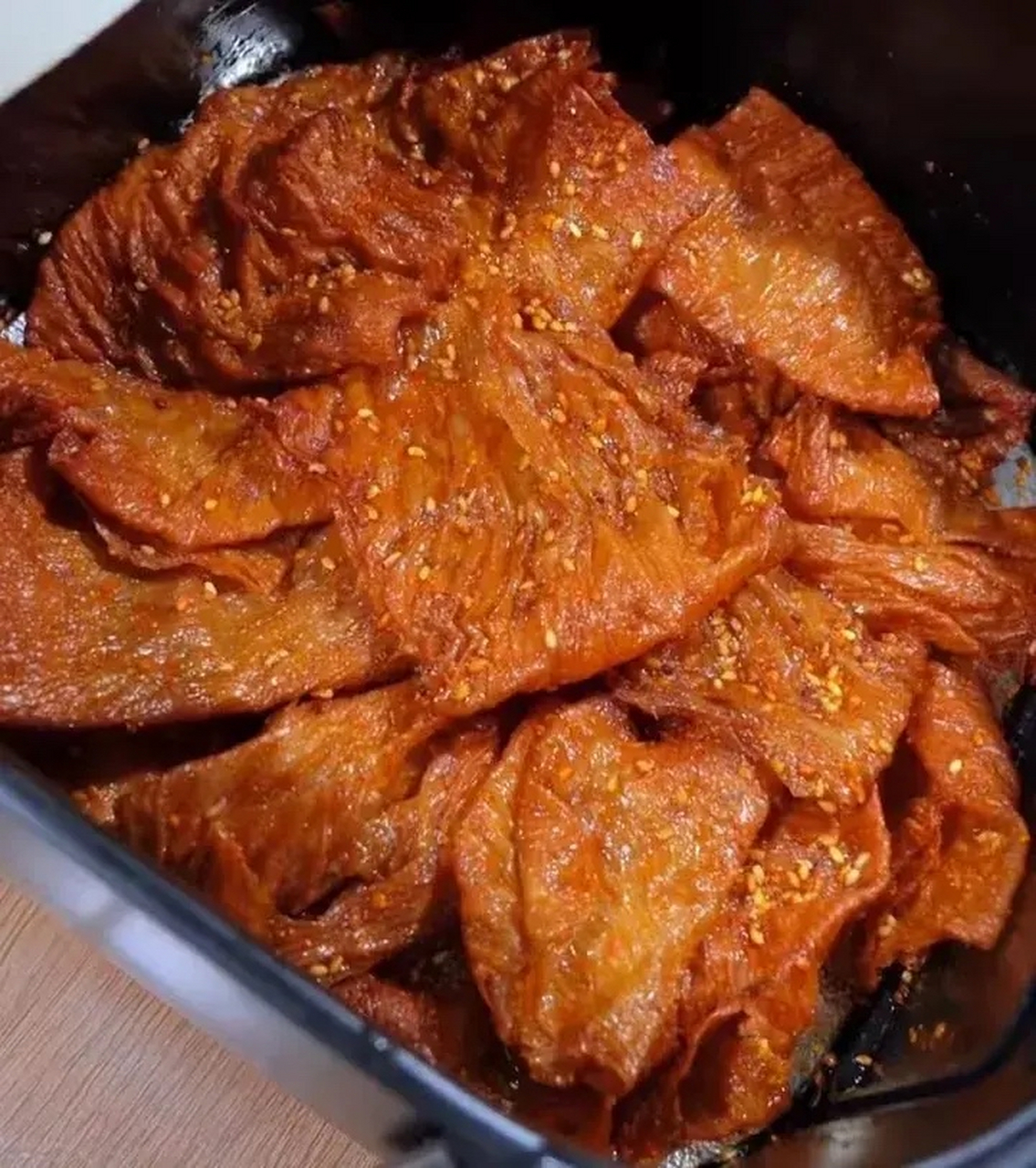 赶快用你家里的空气炸锅试一下,自己做一锅小时的辣条,简直太好吃了!