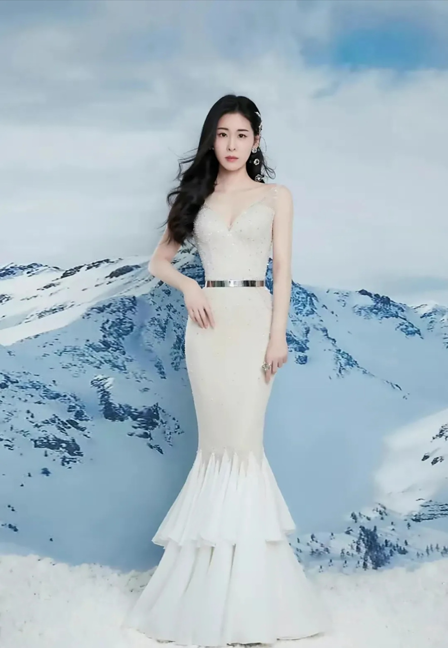 张碧晨最新动态,两套不同类型颜色搭配展示!