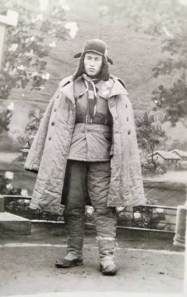 炮兵副司令吴信泉在办公,岗哨报告有人找,将军纳闷:什么人呢?