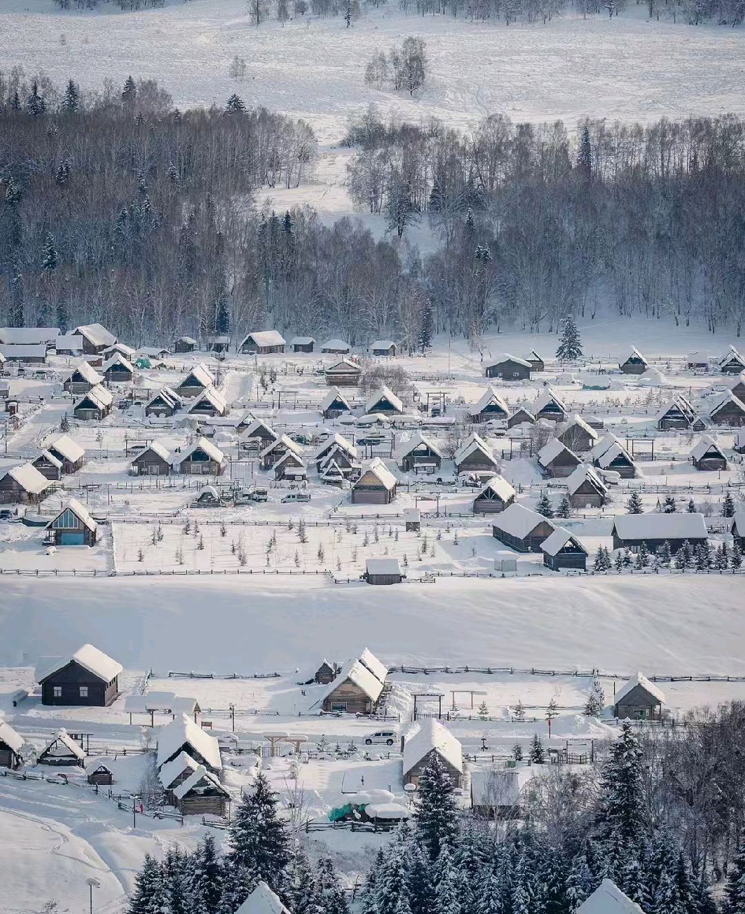 冬天来雪都阿勒泰的游玩攻略,北疆禾木喀纳斯童话世界满满初恋感