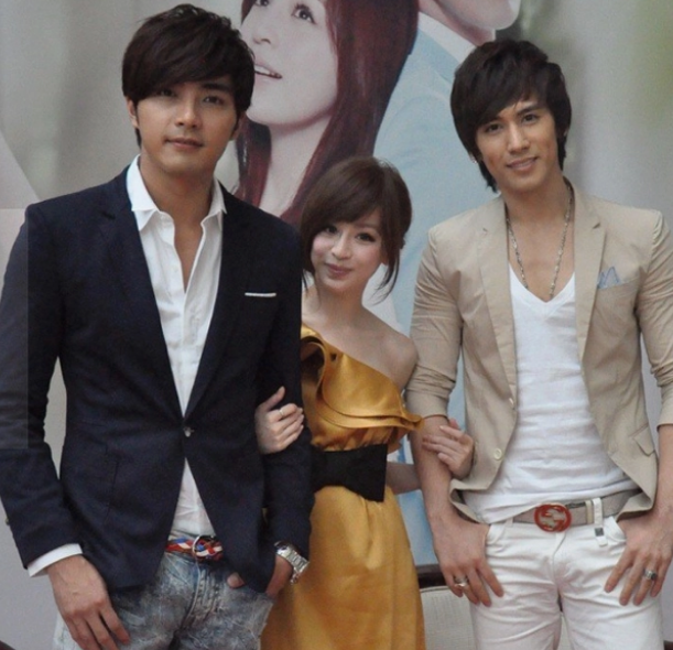 王心凌近况曝光,穿露脐装自曝体重28kg,脸颊凹陷身材暴瘦成纸片