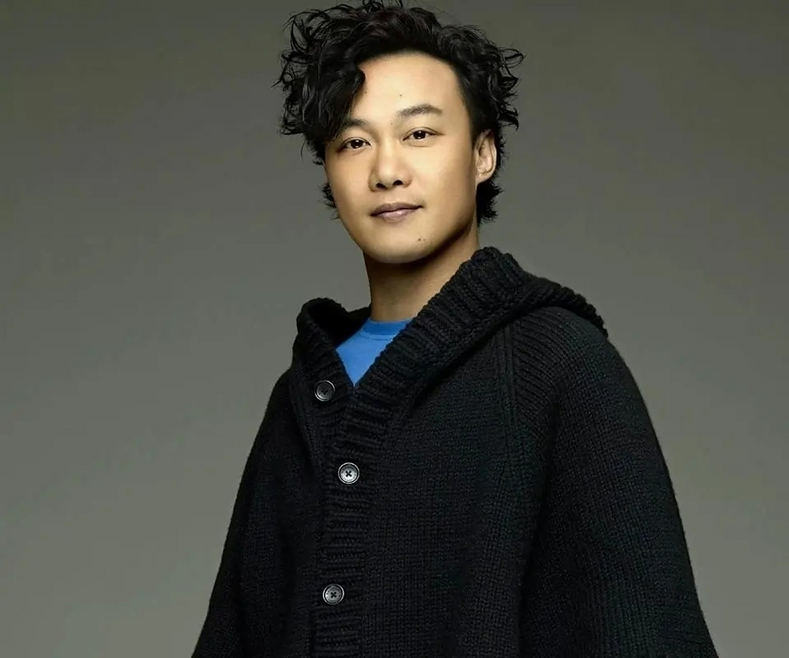 陈奕迅演唱会被粉丝求加唱,陈奕迅求放过,不再年轻了.