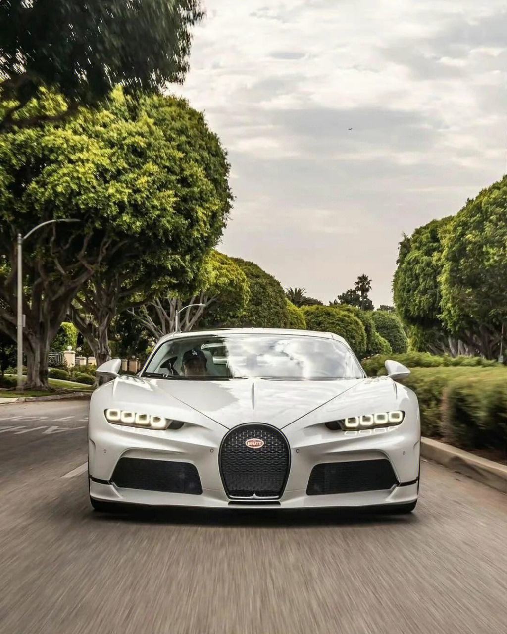 世界名车排行榜: 1,劳斯莱斯——英国 2,宾利——  英国 3,迈巴赫