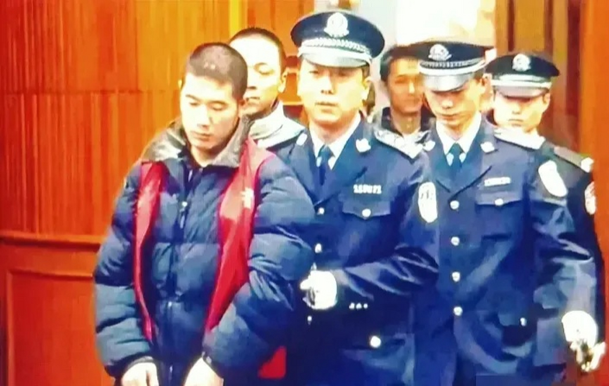 2006年8月11日中午,崔英杰像往常一样来到海龙大厦附