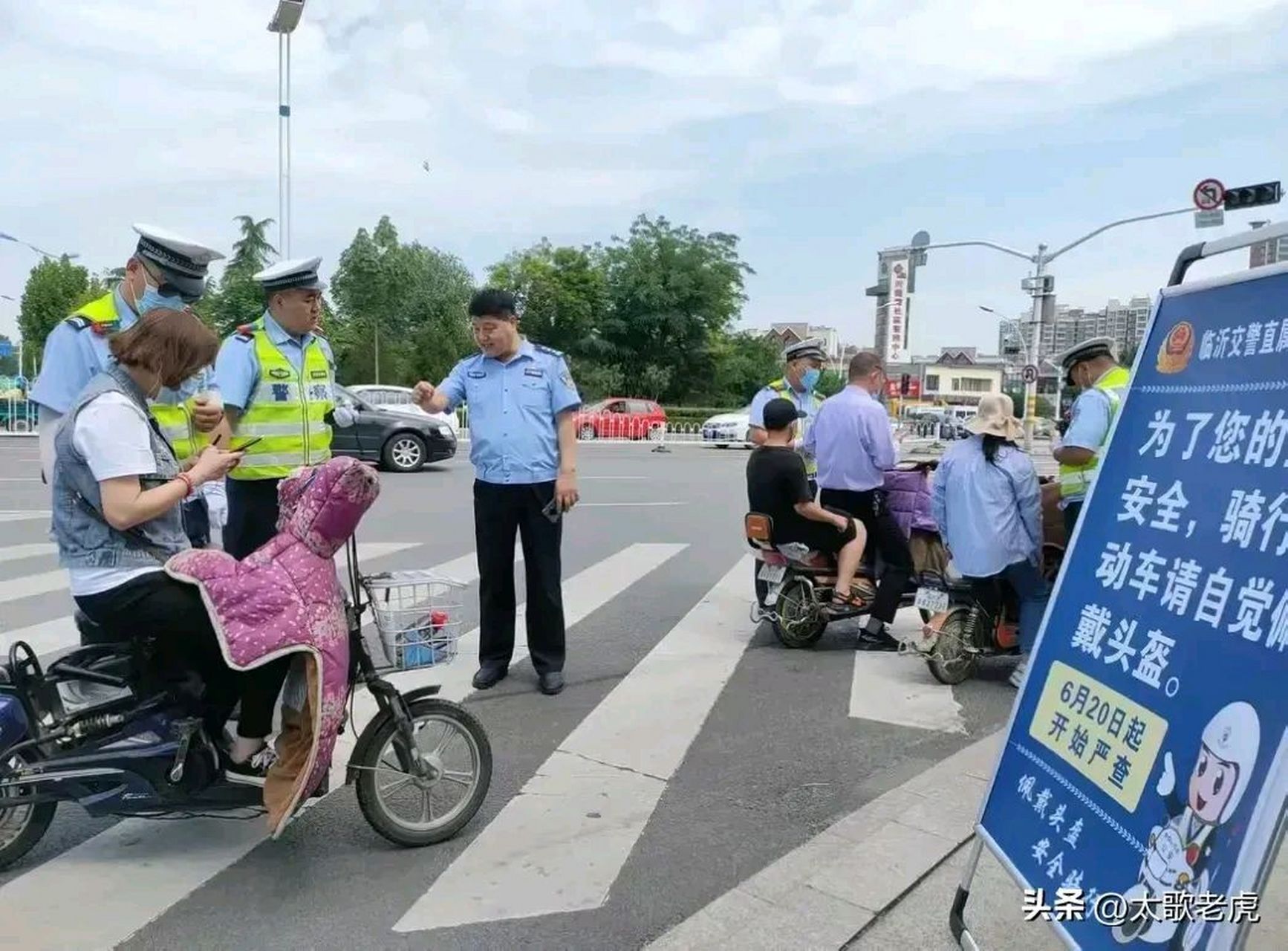 專家不騎電動車,交警不騎電動車,頂層的社會名流,成功人士,各界精英們