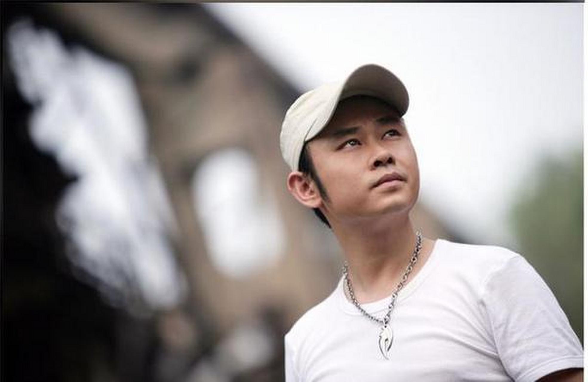 刀郎嘲讽的是人世间一切黑白颠倒,是非价值扭曲的现象