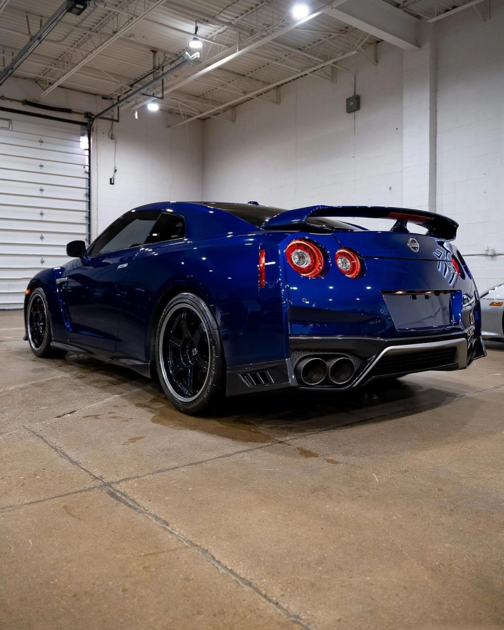 不愧是蓝色的战神,日产gtr,3.8t 555马力 v6,632n.m,零百加速2.