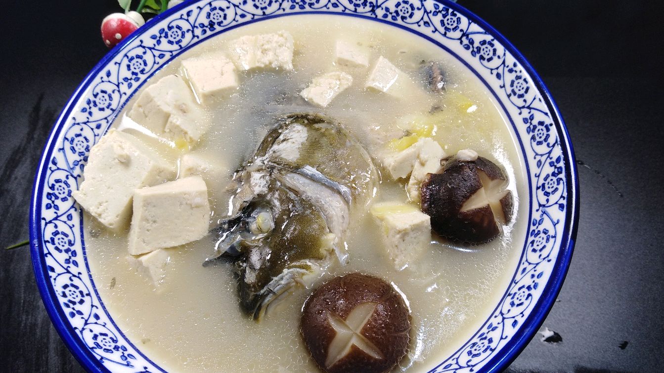 月子中心大厨教你做鱼头豆腐汤,高端的食材只需要简单的烹饪