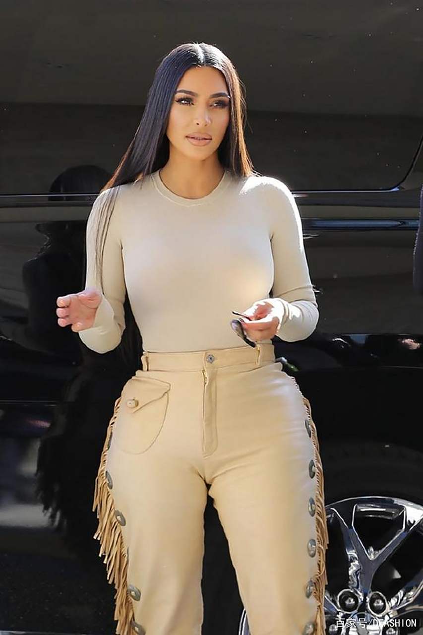 金卡戴·珊( kardashian)1980年10月21日出生于美国加利福利亚州