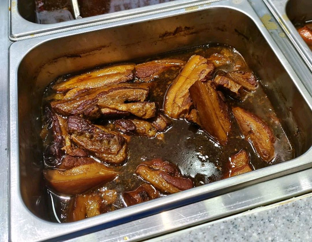 藏在石家庄特色小吃安徽牛肉板面10种自助配菜 把子肉不能少