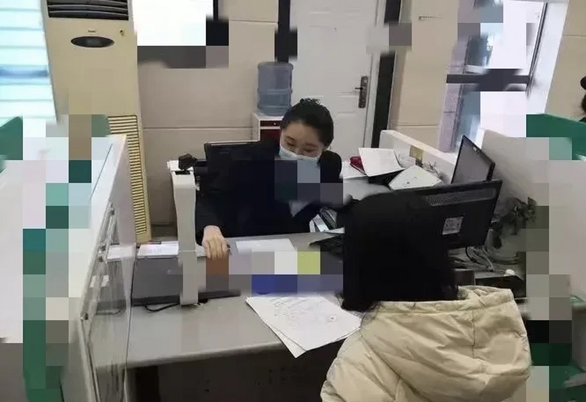 吴阿姨找到存款行讨要说法时,对方却说:他们从来就没有收到过这笔钱.