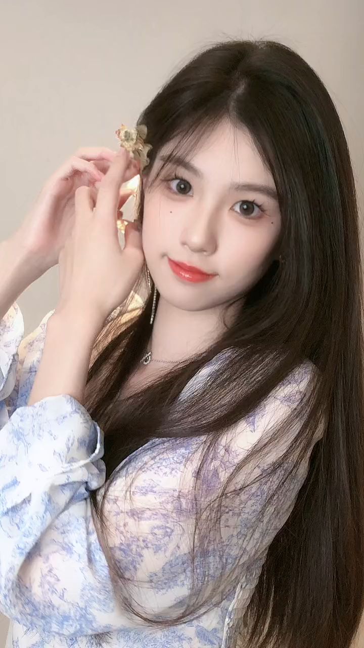 好干净的女孩子,颜值天花板!